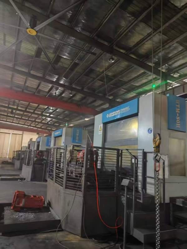 在位出售两台同款2013年产海天800双工位卧加，硬轨机.