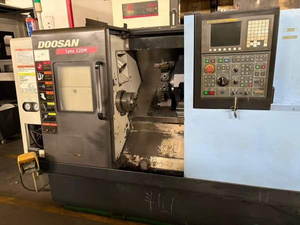 韩国原装220m车铣复合，带4把动力刀。无尾座。