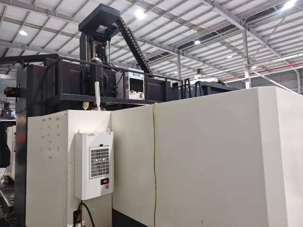 刚刚买下一台银鹏3020数控龙门铣发那科MF Plus系统3包.