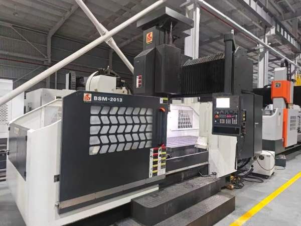 仓库新到一台上海斌盛2013龙门加工中心，发那科MF Plu.