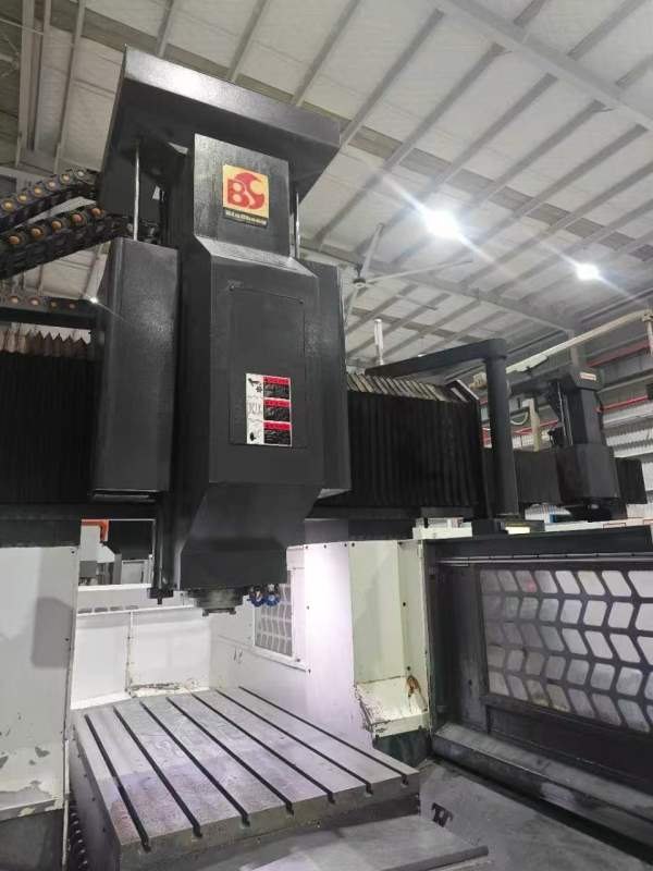 仓库新到一台上海斌盛2013龙门加工中心，发那科MF Plu.