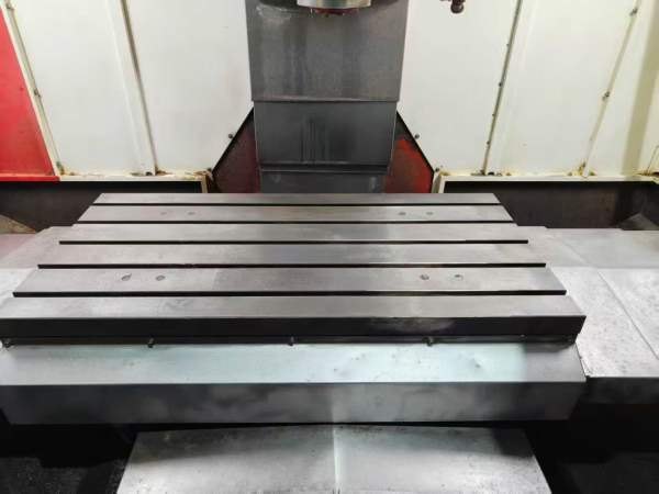 一台2022年12月浙江华特1060重型加工中心，两线一硬床.