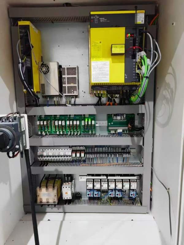 一台2022年12月浙江华特1060重型加工中心，两线一硬床.