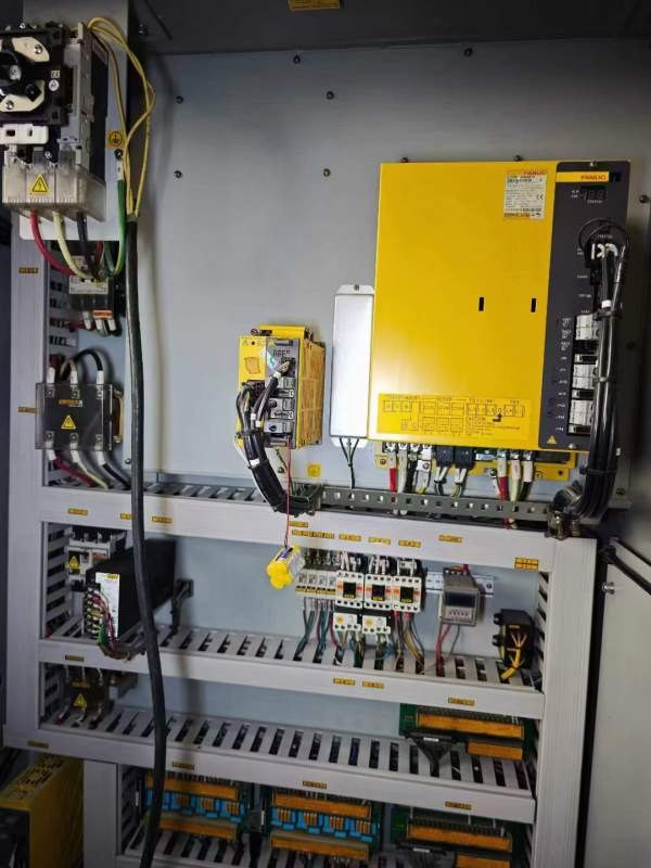 同款2台威亚E200C数控车，发那科系统，8寸液压卡盘，1.