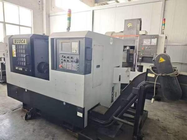 台湾原装胜杰MT-208斜身车8寸卡盘 、10工位刀塔 带尾.