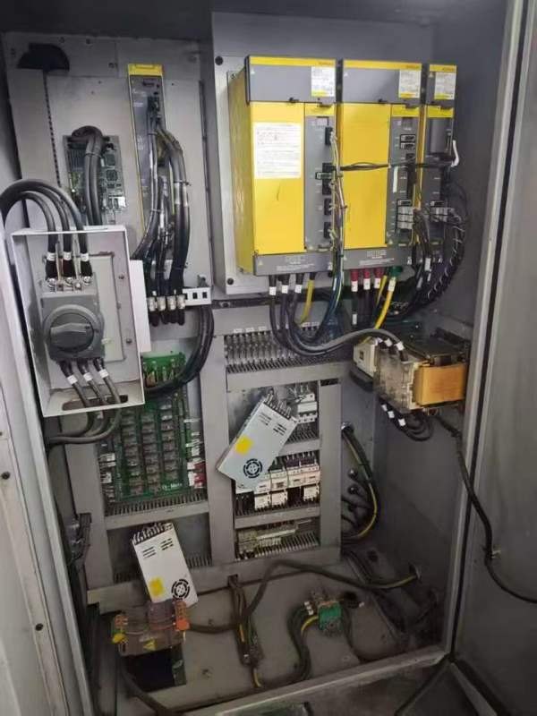 台湾原装胜杰MT-208斜身车8寸卡盘 、10工位刀塔 带尾.