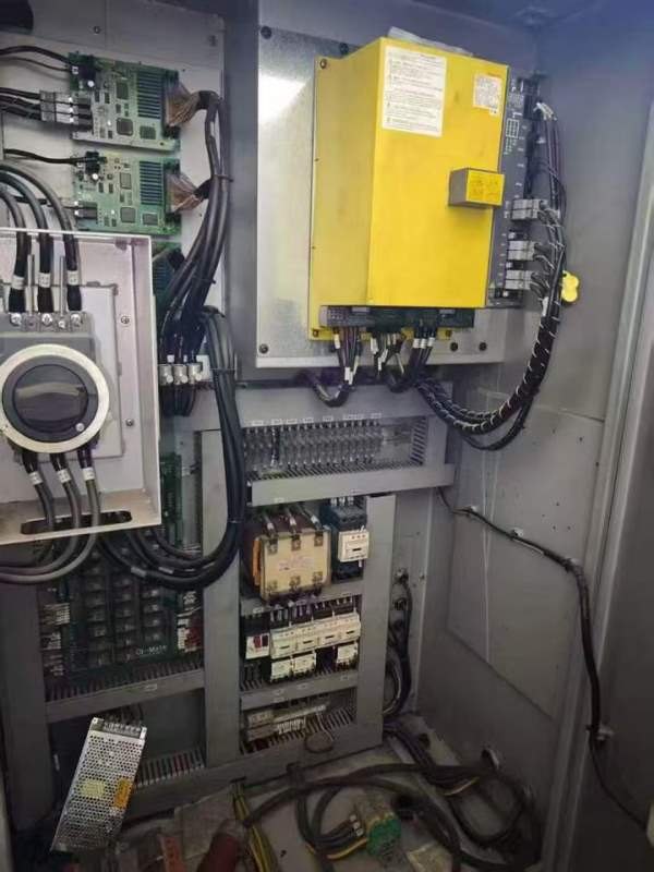 台湾原装胜杰SL-8斜身车8寸卡盘 、10工位刀塔 带尾座.