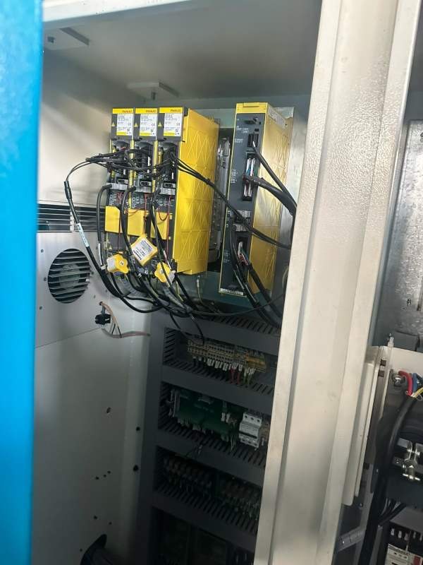 金田加贝2500型材机带四轴。