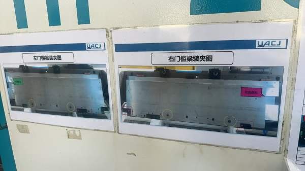 金田加贝2500型材机带四轴。