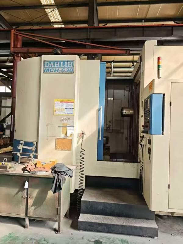 台湾大立630卧加，回转交换双工位，BT50齿轮头，三轴.