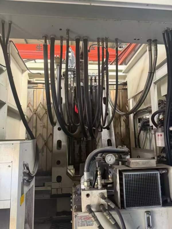 台湾大立630卧加，回转交换双工位，BT50齿轮头，三轴.