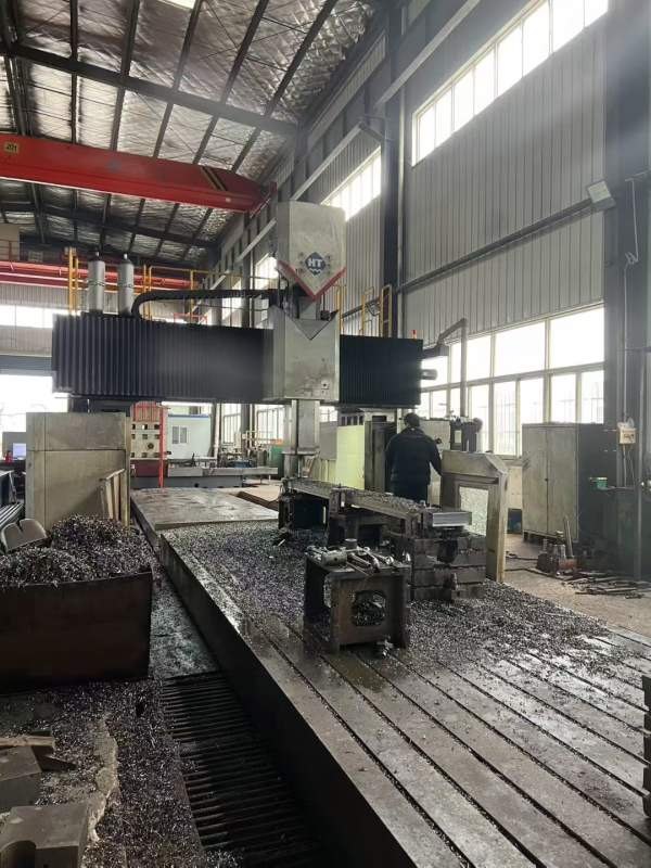 海天8032龙门，工作台82.5米，过龙门宽3.3米，过龙门.