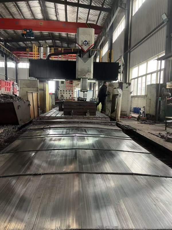 海天8032龙门，工作台82.5米，过龙门宽3.3米，过龙门.