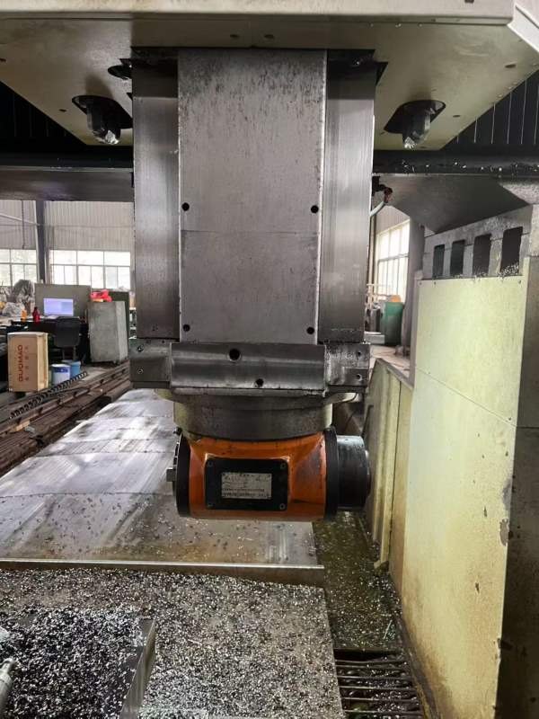 海天8032龙门，工作台82.5米，过龙门宽3.3米，过龙门.