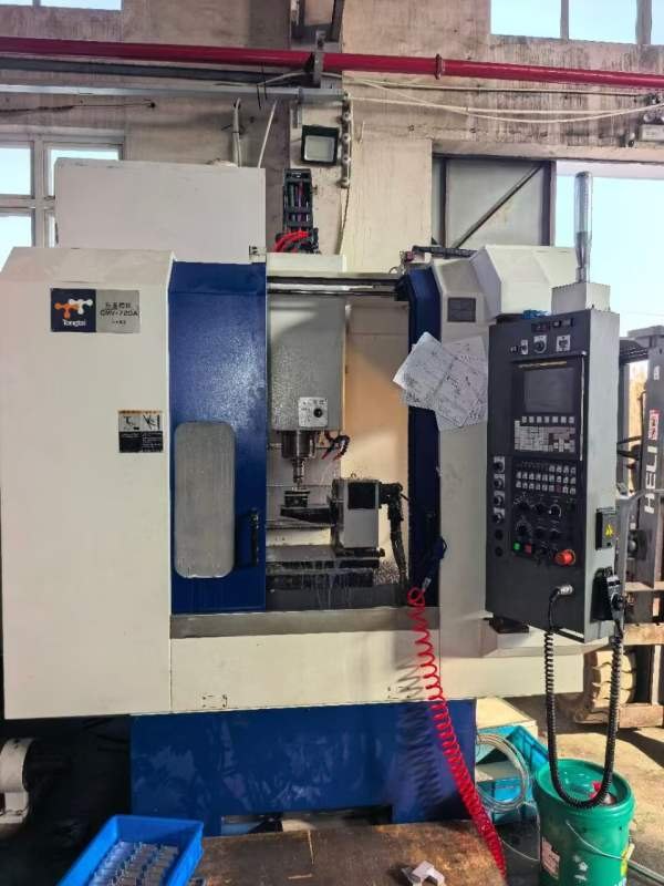 在位出售同款两台东台720带170四轴，BT40主轴一万转  .