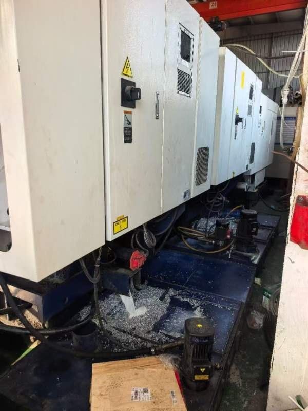 在位出售同款两台东台720带170四轴，BT40主轴一万转  .