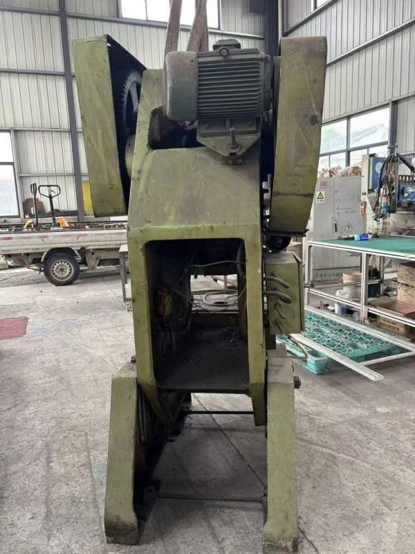 扬力40吨冲床出售，无锡提货