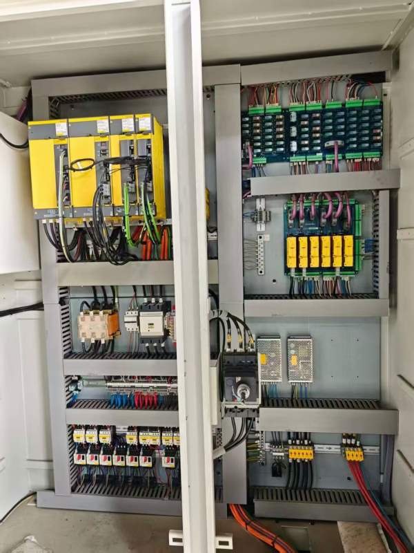 台湾大立630卧加回转交换双工位，BT50齿轮头，三轴光.