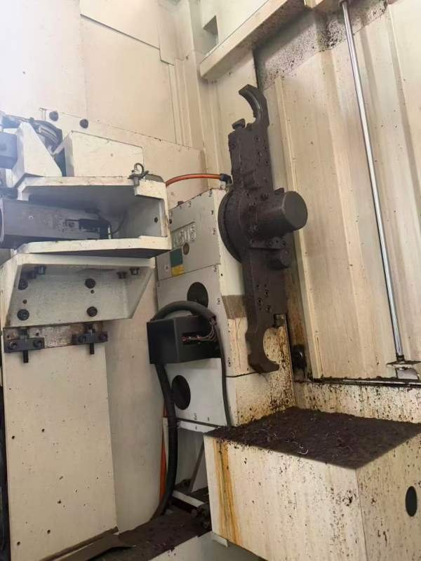 台湾大立630卧加回转交换双工位，BT50齿轮头，三轴光.