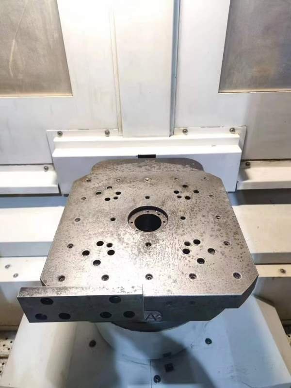 刚刚买下一台台湾原装绮发HE400双工位卧式加工中心、.