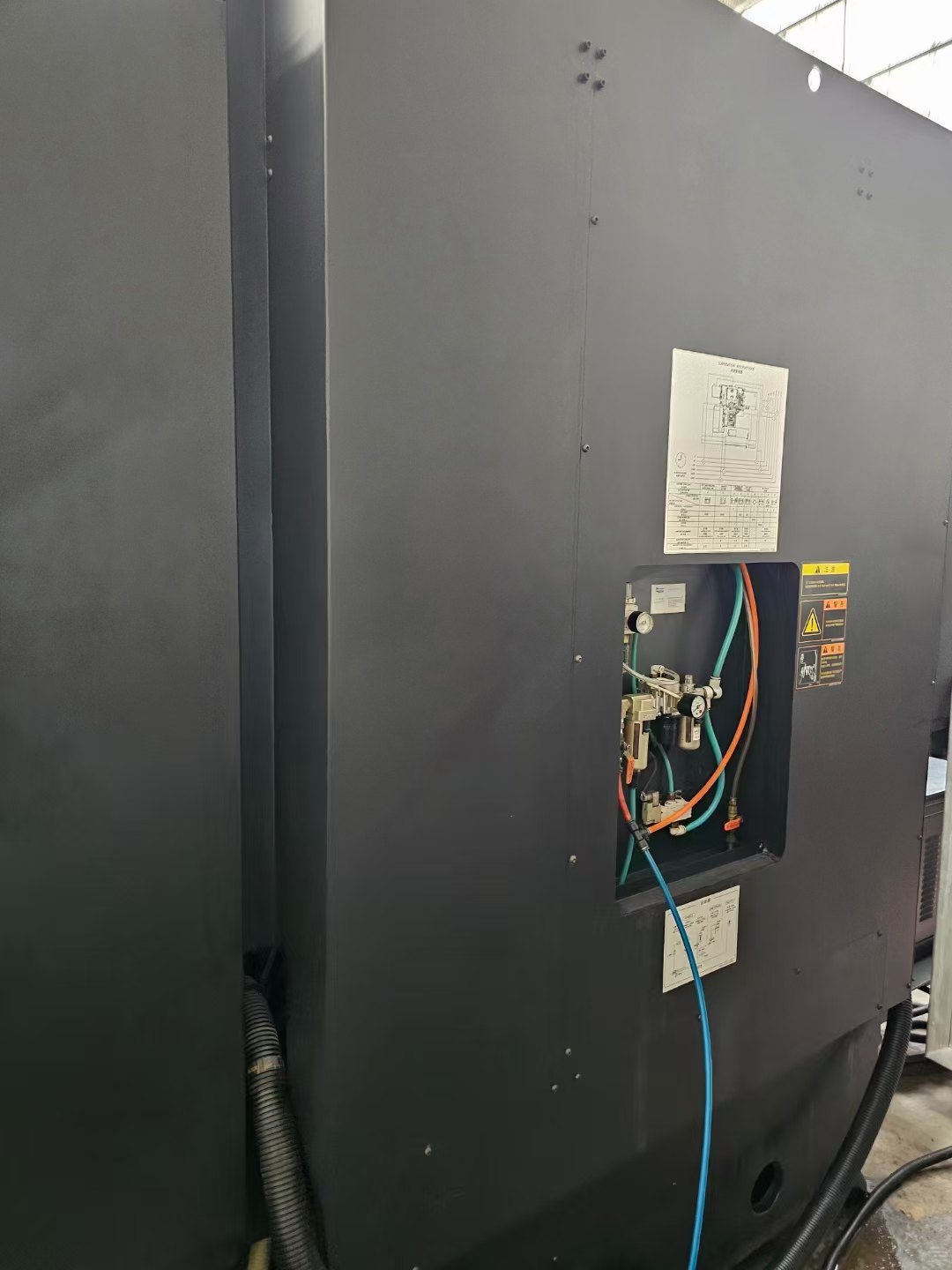 斗山655加工中心一台，成色很好，bt40主轴带四轴，阿.