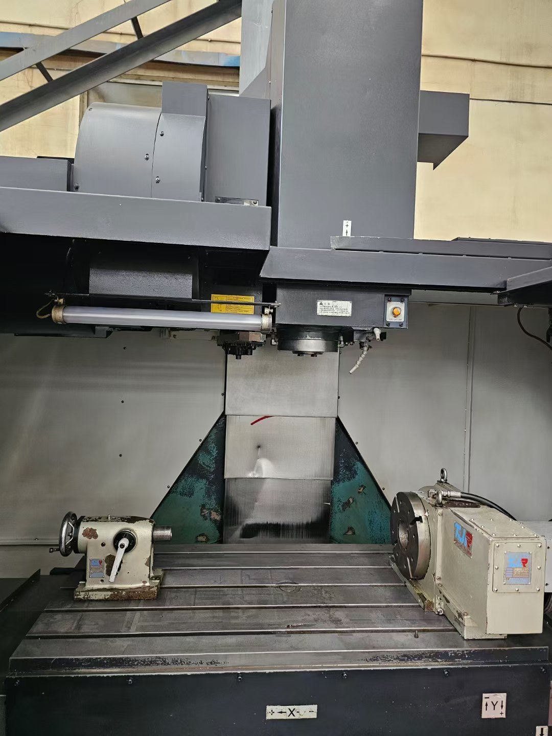 斗山655加工中心一台，成色很好，bt40主轴带四轴，阿.