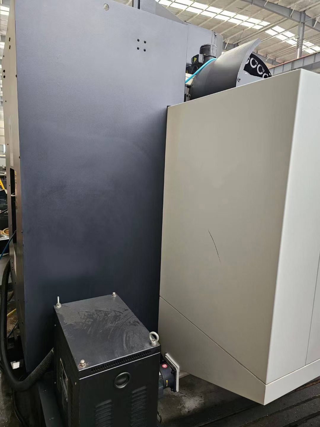 斗山655加工中心一台，成色很好，bt40主轴带四轴，阿.