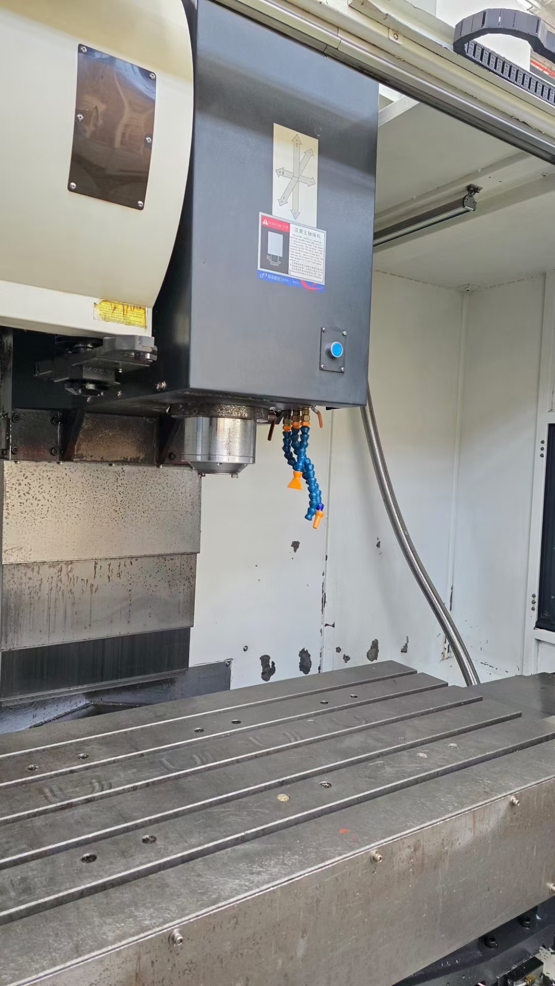 3台扬森YSV1160 立式加工中心
三轴行程：1100&amp;amp#21.