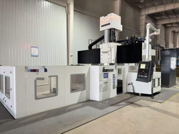 威达4028满配龙门加工中心，工作台2.5米4米，门宽2.8.