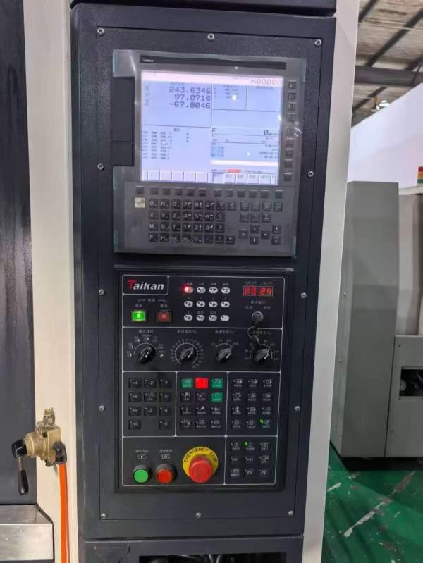 台群T-V1165S立式加工中心工作台：工作台尺寸为1200mm.