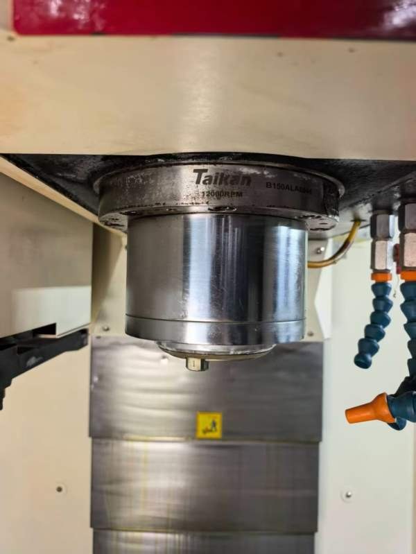 台群T-V1165S立式加工中心工作台：工作台尺寸为1200mm.