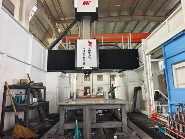 刚刚买下一台准新纽威4028龙门发那科MFPLUS系统两线一.