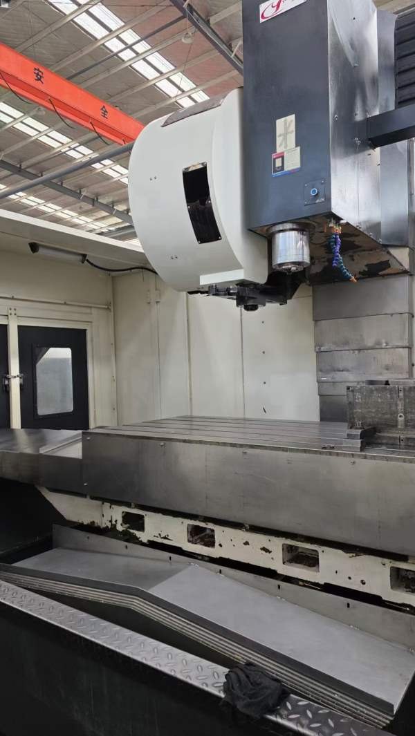 厦门扬森YSL-1890立式加工中心，两线一硬，BT50主轴工.