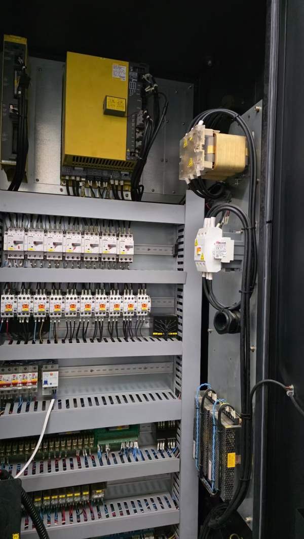 韩国斗山DNM415加工中心同款2台。FANUC 0iMD系统BT40.