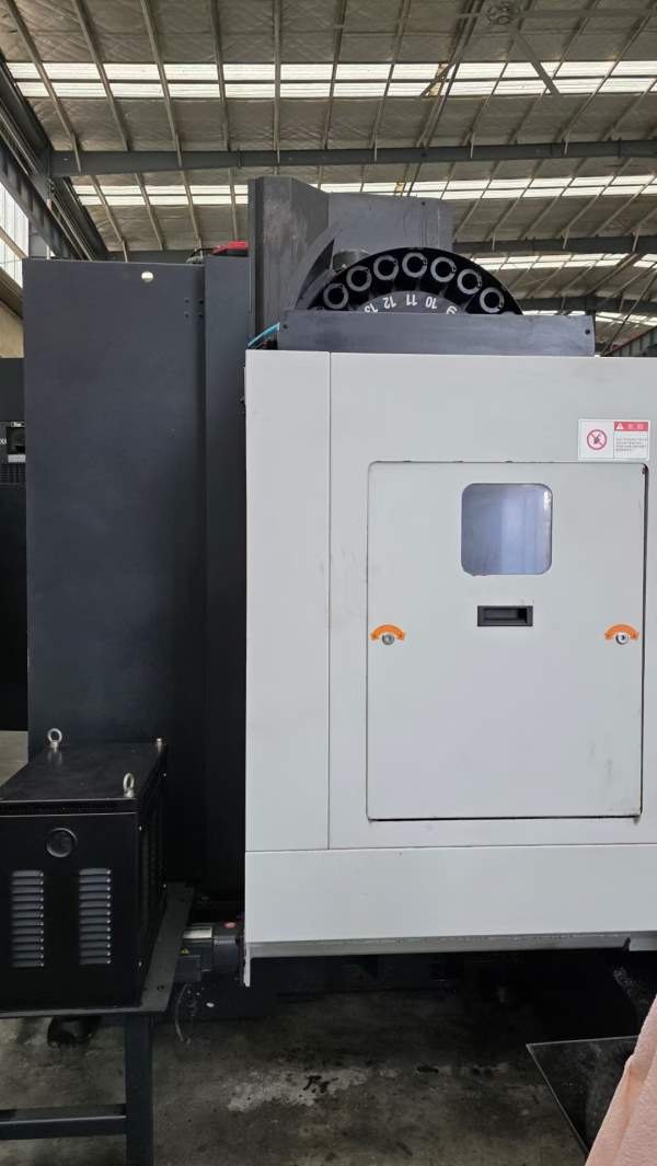 韩国斗山DNM415加工中心同款2台。FANUC 0iMD系统BT40.