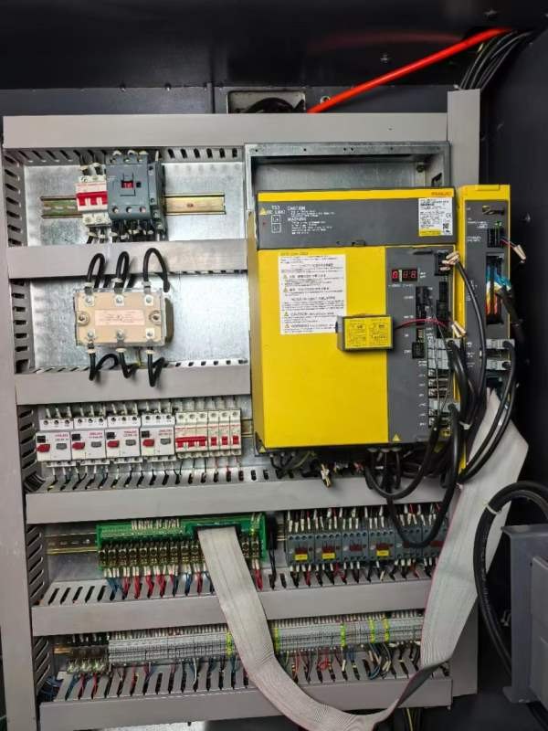 云南中台数控VMC-850L加工中心两线一硬轨道行程800-50.