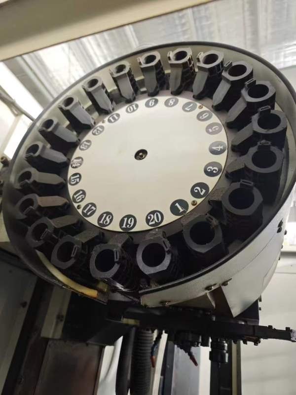 新到一台台湾友佳510A钻工，发那科系统，a尔发驱动，B.