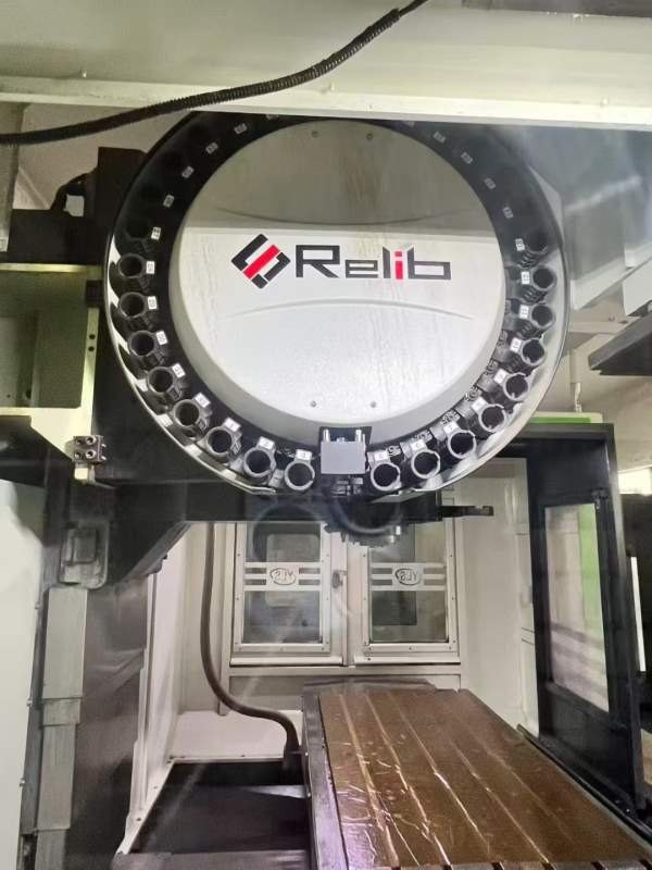 刚到一台重型雅力士1370加工中心，发那科PLUS系统，台.