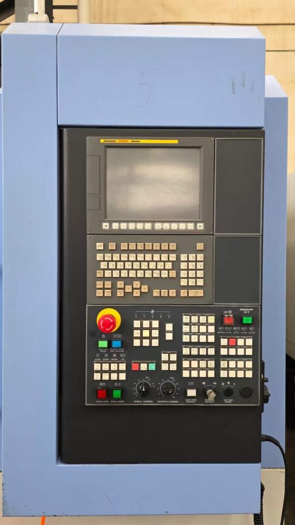 韩国斗山DNM655加工中心，三轴线轨，配BT40主轴，24把.