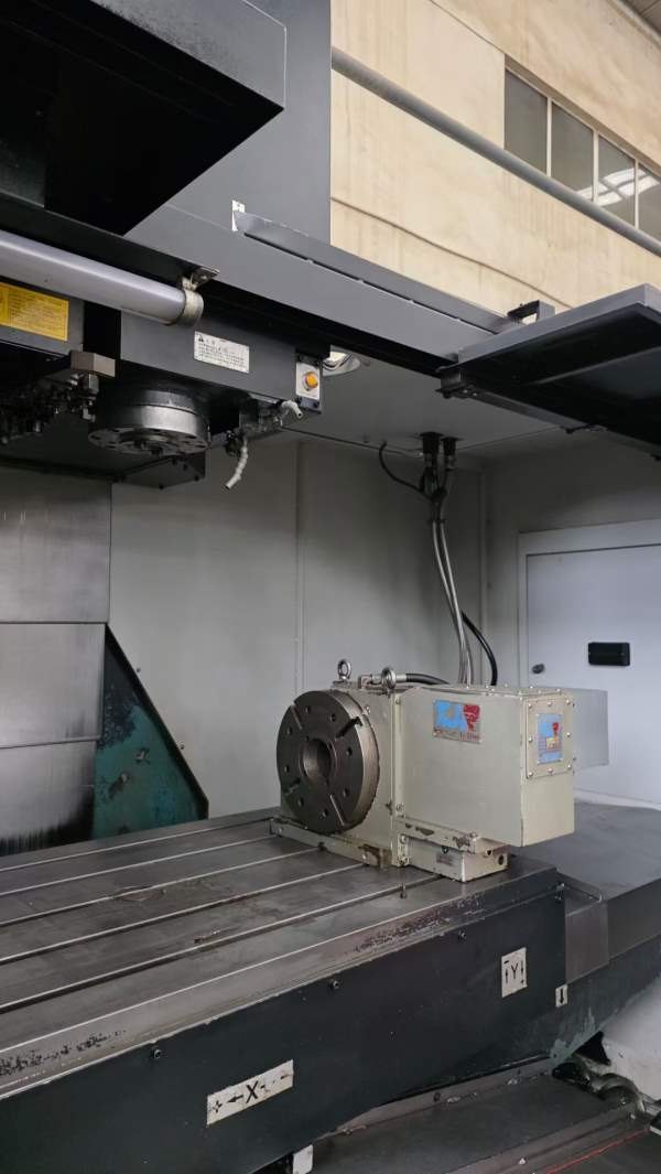 韩国斗山DNM655加工中心，三轴线轨，配BT40主轴，24把.