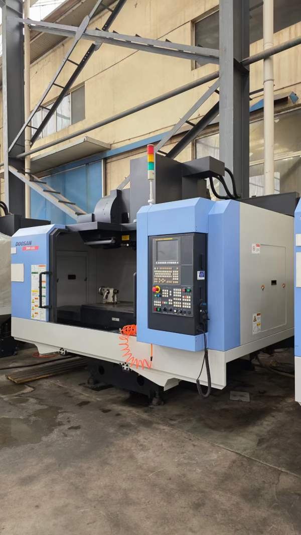 韩国斗山DNM655加工中心，三轴线轨，配BT40主轴，24把.