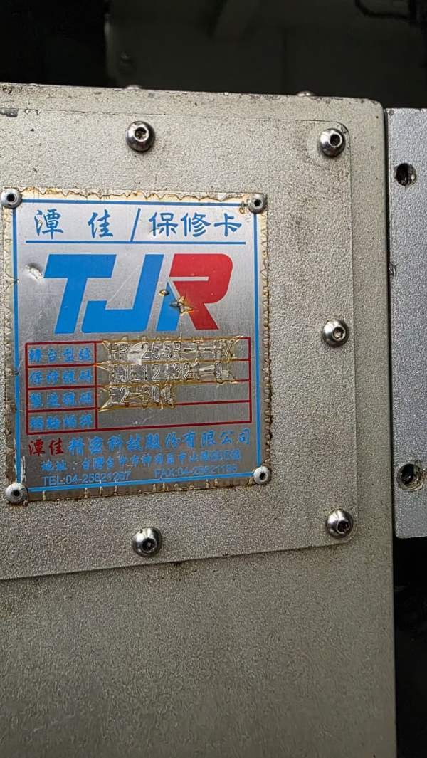 韩国斗山DNM655加工中心，三轴线轨，配BT40主轴，24把.