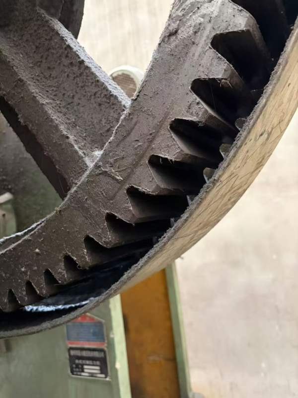 杨力和星火63吨冲床两台，低价批发