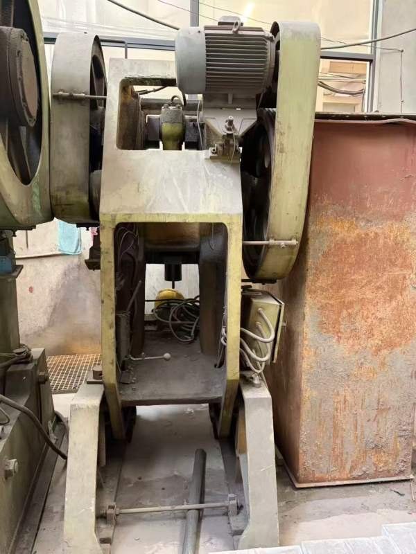 杨力和星火63吨冲床两台，低价批发