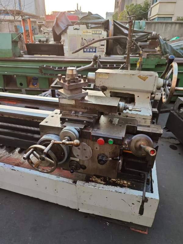 刚刚到货:宝机CS6150B1.5米车床，孔径82mm价格不高