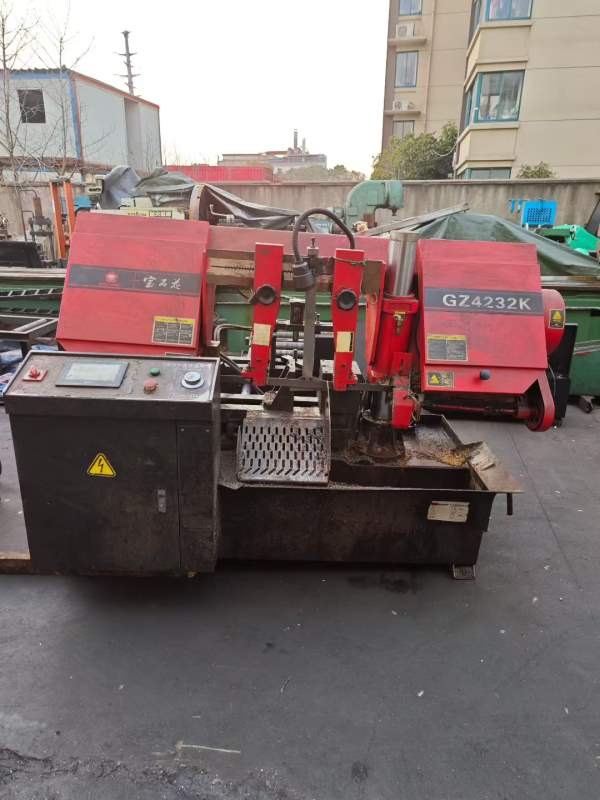 刚刚到货:精品宝石花4232数控锯床低价出售