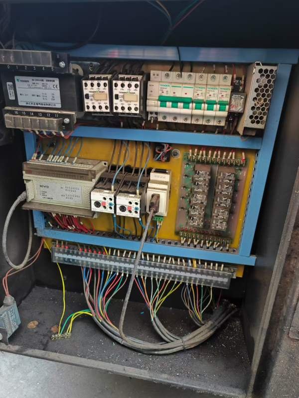 刚刚到货:精品宝石花4232数控锯床低价出售