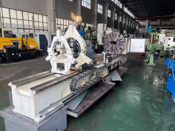 刚刚到货新款大连61803米车床，精品，感兴趣老板抓紧.