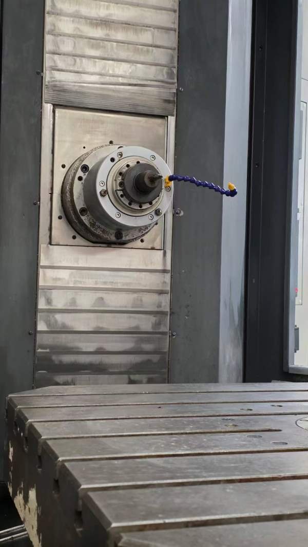 纽威1米单工位卧加。型号HM1006H单工位卧加，发那科系.