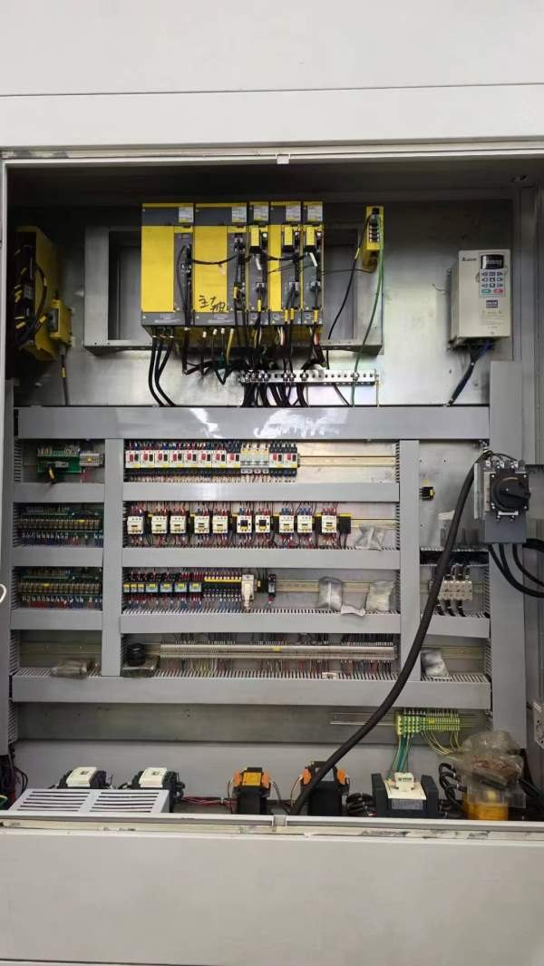 纽威1米单工位卧加。型号HM1006H单工位卧加，发那科系.